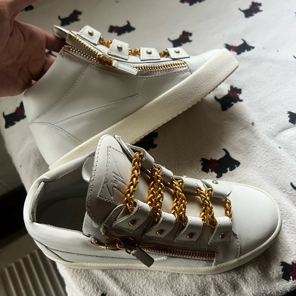 NIB Giuseppe Zanotti White Sneakers with Gold Accents size 39.5 - Picture 2 of 4